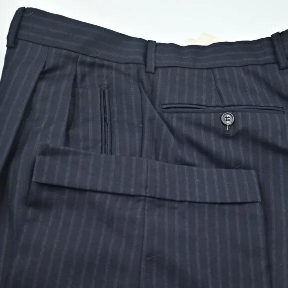 BEAUTIFUL Ermenegildo Zegna Black W/ Gray Stripe Light Flannel Wool Suit 40R 36W